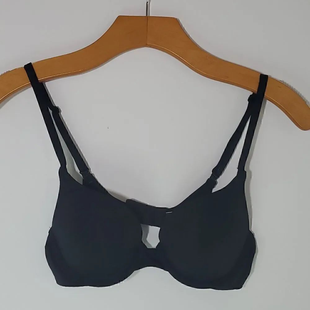 Victoria's Secret Perfect Shape Padded Black Underwire Bra Size 32A
